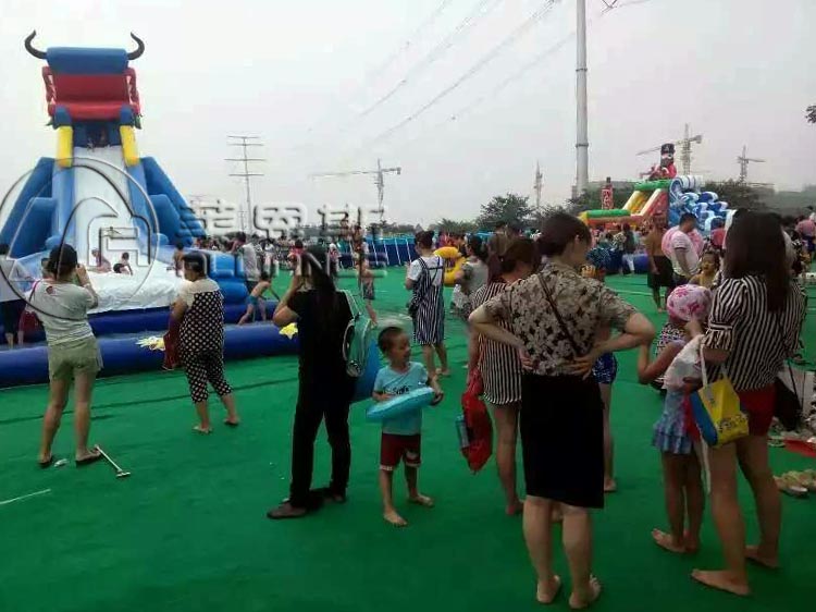 移動(dòng)式水上樂園
