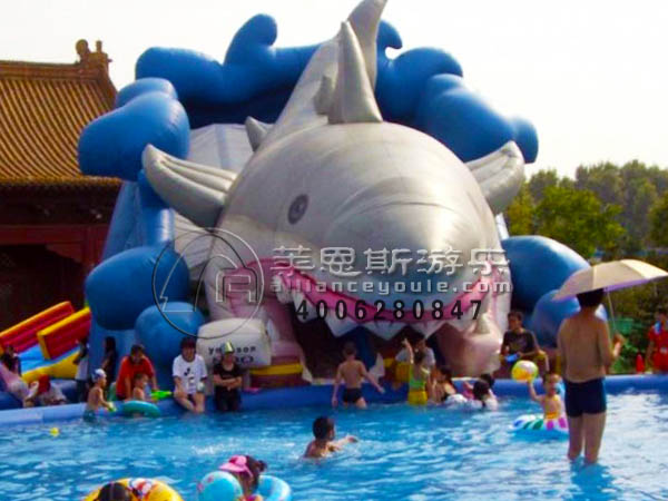 移動式水上樂園