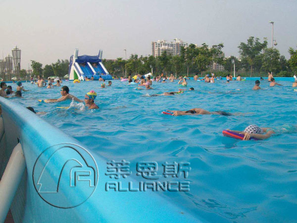 水上游樂